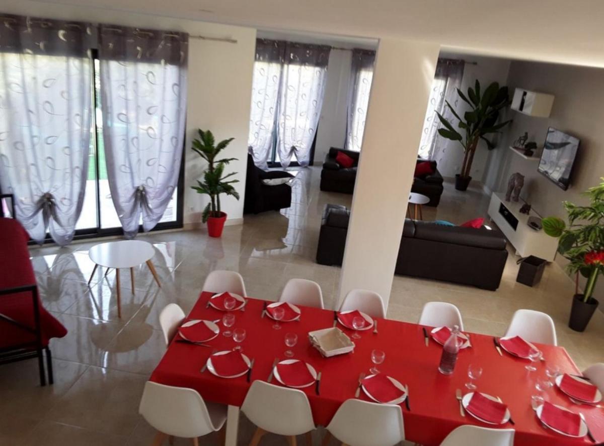 En Bord De Villa Sète