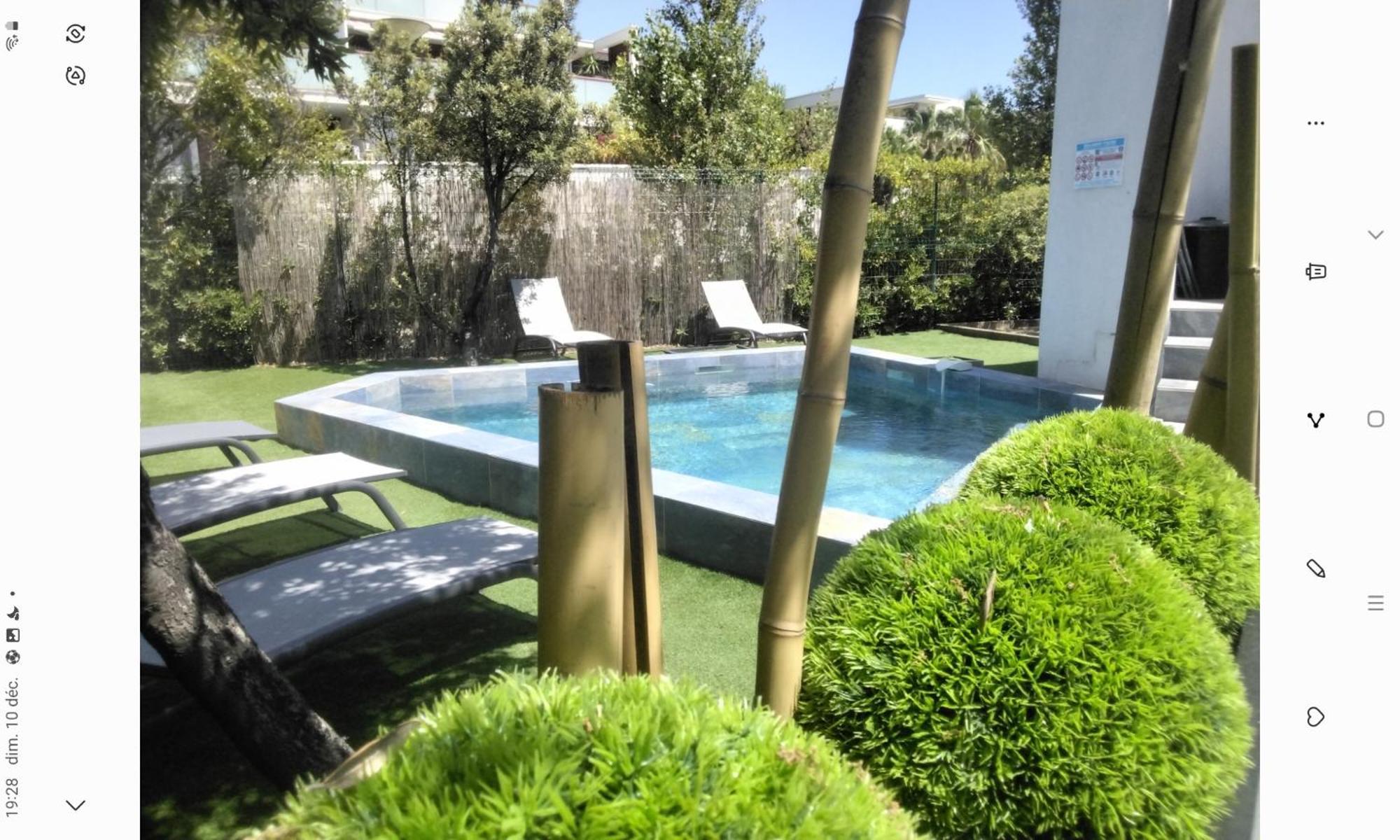 En Bord De Villa *